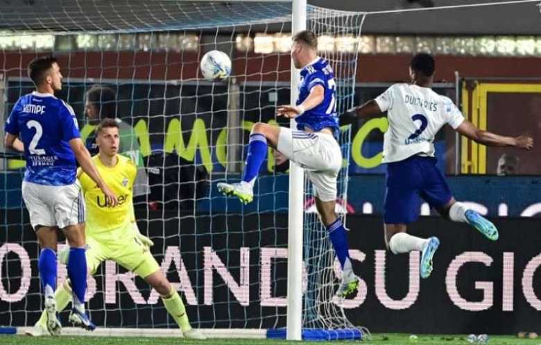 إنتر ميلان يقلب تأخره لفوز برباعية على كومو ويعزز صدارته للدوري الإيطالي