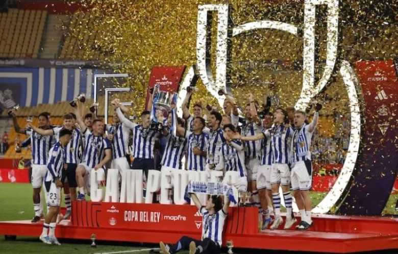 ريال سوسييداد يتوج بكأس ملك إسبانيا بفوزه في النهائي على أتليتيكو مدريد