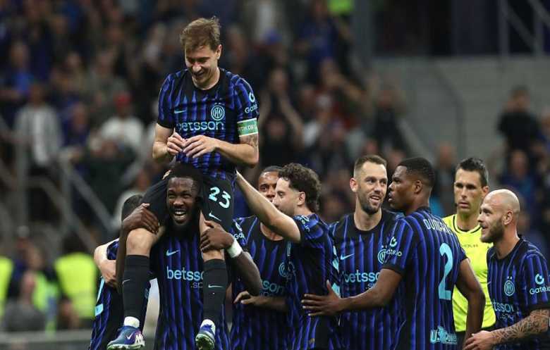 «كأس إيطاليا»: شالهانوغلو يقود انتفاضة إنتر أمام كومو ليبلغ النهائي
