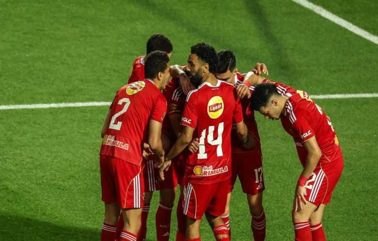 الأهلي يفوز على الزمالك ويشعل المنافسة على لقب الدوري المصري