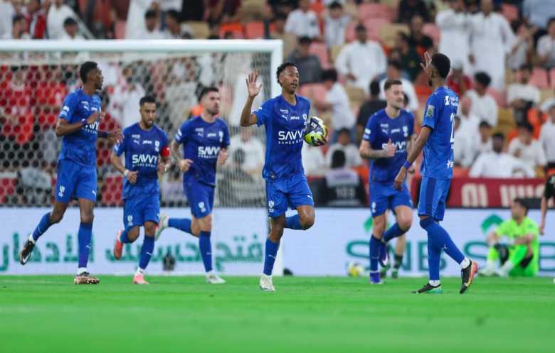 الهلال يتوج بكأس ملك السعودية للمرة العاشرة ويهدي إنزاغي أول ألقابه