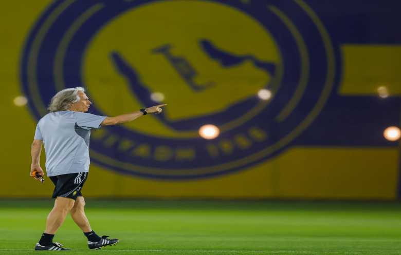 الدوري السعودي: النصر والهلال... مَن يكتب الفصل الأخير في سباق اللقب؟