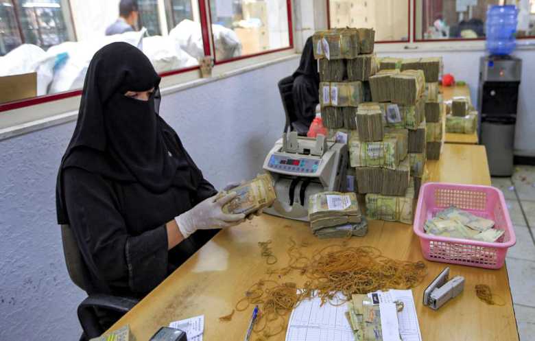 تحويلات المغتربين اليمنيين تتبخر قبل وصولها إلى الأسر