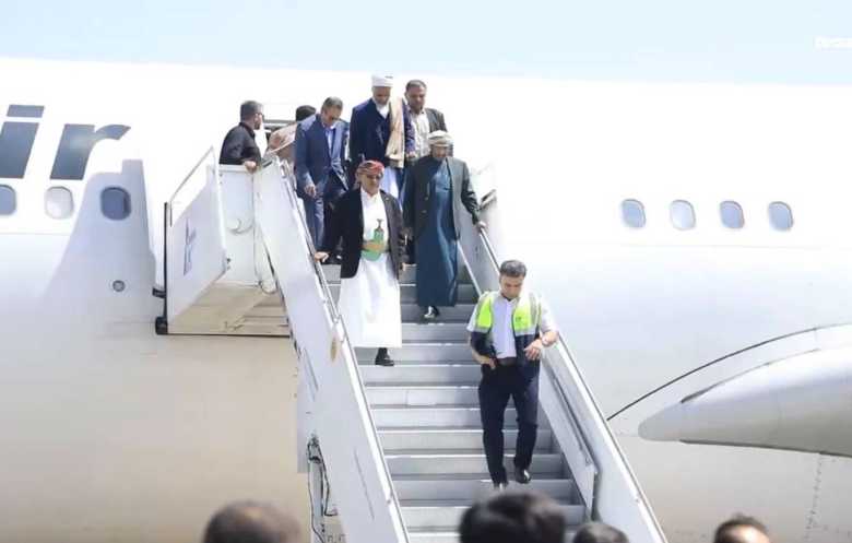 وساطة عُمانية تعيد وفد الحوثيين من إيران إلى مسقط