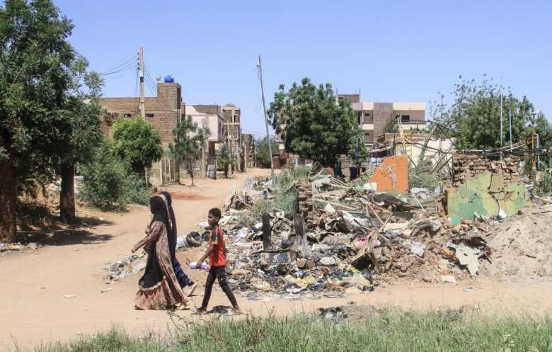 تصاعد المعارك وسط السودان ومخاوف من جرائم بحق المدنيين