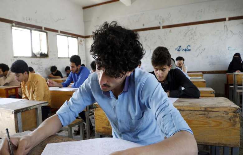 المنح الدراسية في اليمن... مساحة مغلقة أمام سطوة المحسوبية