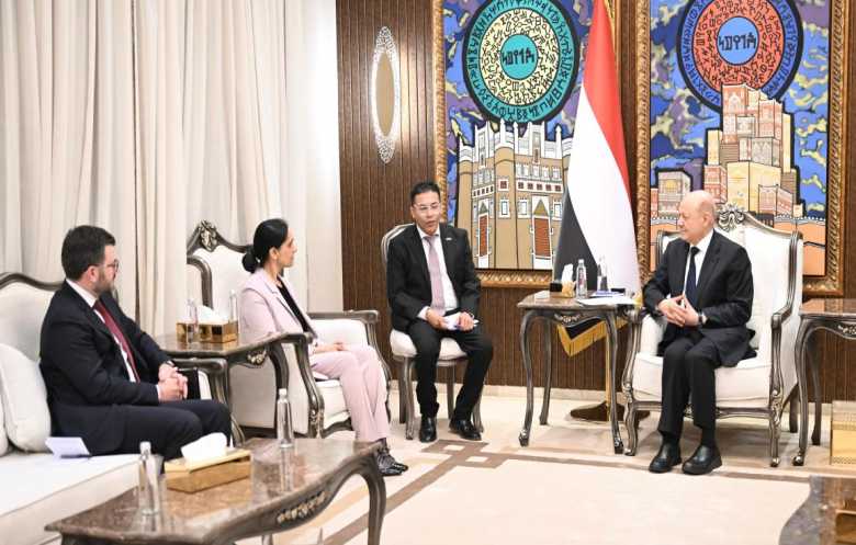 العليمي: اليمن دخل مرحلة جديدة من استعادة المبادرة وبناء الدولة