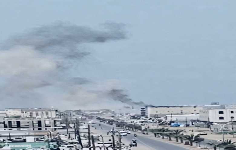 اعتداءات حوثية بالصواريخ والمسيّرات على ميناء ومدينة المخا  