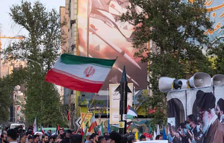 حراك دبلوماسي مكثف في طهران مع إطلاق واشنطن أضخم هجوم مالي 