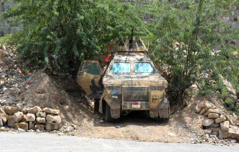 غارات على مواقع حوثية واشتعال واسع لـ«جبهات النار»