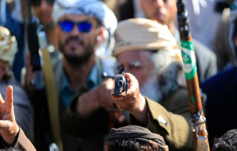 مواجهات عنيفة في مأرب وإطلاق نار على ناقلة غاز قرب المكلا