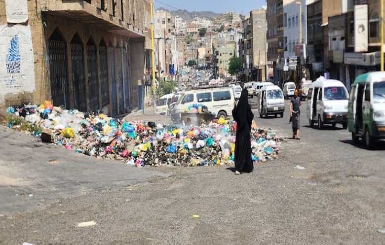 بين الحرب والحصار… تعز تغرق في النفايات