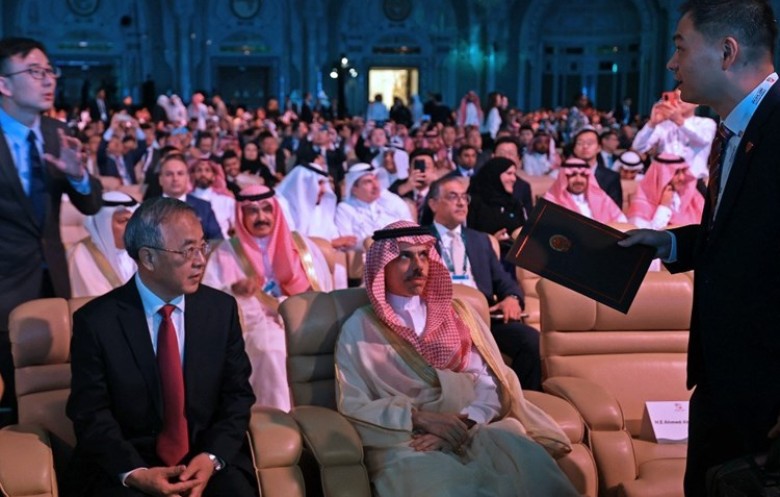 السعودية تعلن إطلاق "طريق حرير" جديد بين الصين والعرب