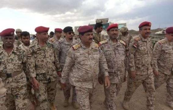  قتلى وجرحى جراء استهداف موكب وزير الدفاع اليمني