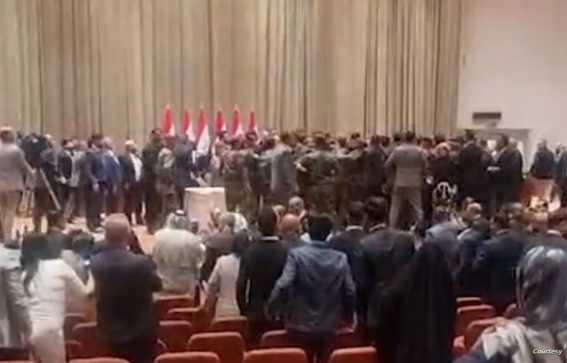 العراق: دراما «الرئاسة» تتمدّد: البرلمان مسرحاً للعراك