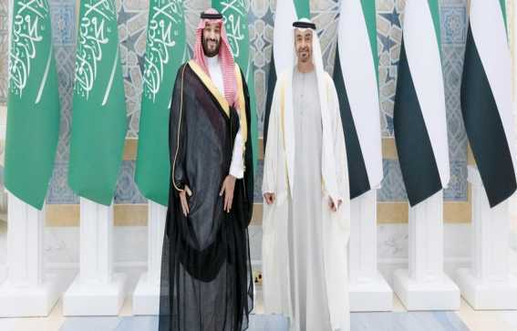 ولي العهد السعودي ورئيس الإمارات يبحثان أوضاع المنطقة