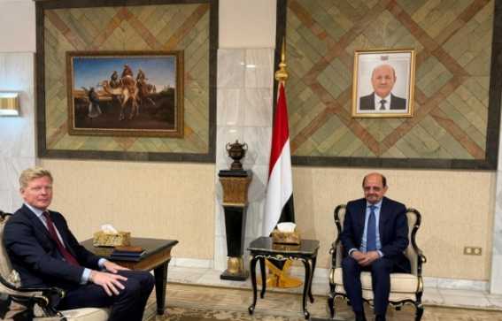 غروندبرغ يطلع الحكومة على نتائج اتصالاته وتحركاته الأخيرة بشأن السلام  