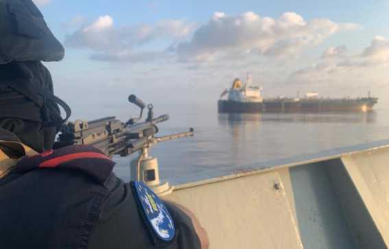 عدم الاستقرار في اليمن يؤجج القرصنة ويثير القلق بأحد أكثر ممرات الشحن 