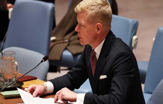  المبعوث الأممي إلى اليمن يلتقي كبير مفاوضي الحوثيين في مسقط