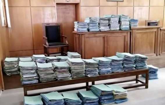 تعطل القضاء التجاري وتراكم قضايا الأسرة بمناطق سيطرة الحوثيين