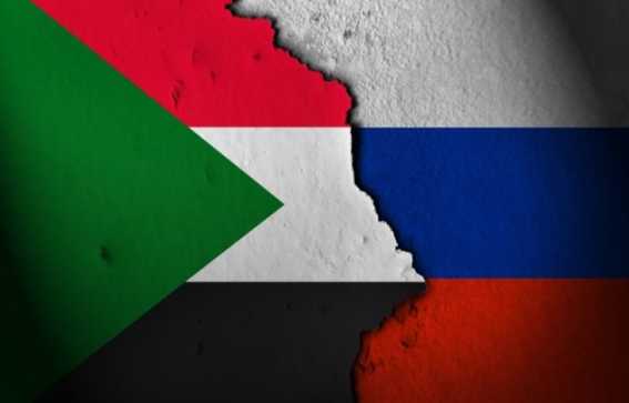 السودان يعرض على روسيا قاعدة عسكرية بحرية وذهباً مقابل التسليح