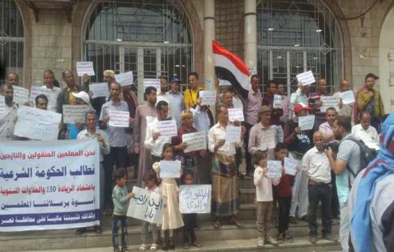 تصاعد شكاوى آلاف الموظفين الحكوميين النازحين إلى عدن  
