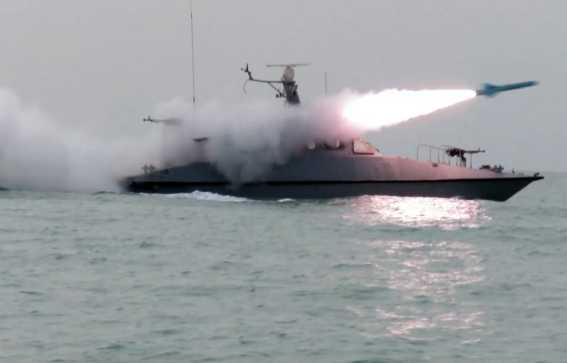 إيران تهدد باستهداف موانئ المنطقة رداً على تحذير أميركي بشأن موانئها