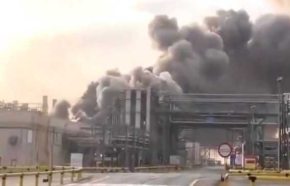 إيران تستهدف منشآت الطاقة وأميركا تدرس إرسال تعزيزات عسكرية