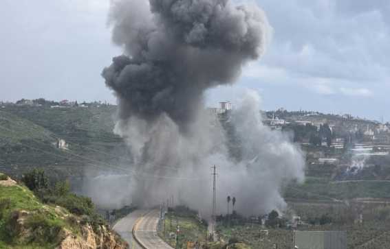  إسرائيل تقصف جسر القاسمية جنوب ‫لبنان وسط تهدّيد بتدمير القرى الحدودية 