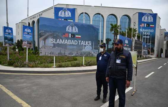 بدء المفاوضات الإيرانية الأميركية في إسلام أباد بلقاء شريف وفانس