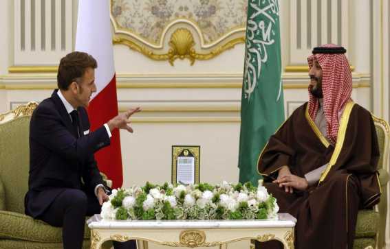 ولي العهد السعودي وماكرون يبحثان أمن الملاحة بعد التهدئة