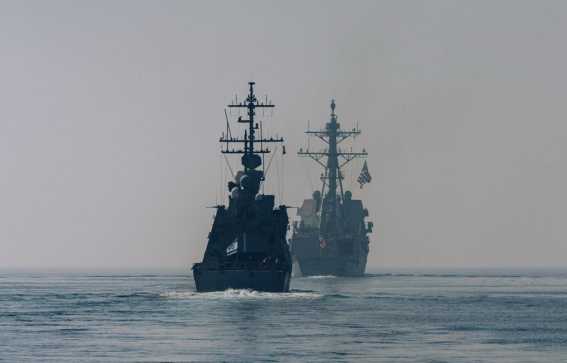 سفينة تجارية تفرّ من مسلحين حاصروها قبالة الحديدة غربي اليمن