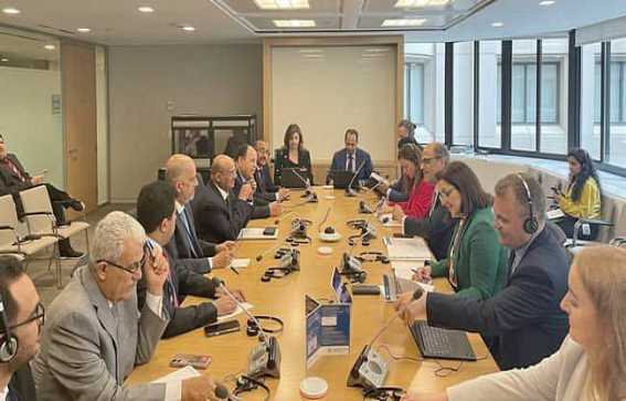 الحكومة اليمنية تعزّز الشراكات الدولية لدعم الاقتصاد والخدمات