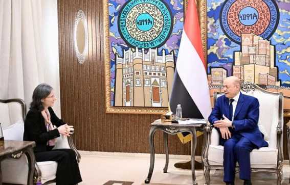 العليمي يحذر من مخاطر الاستثمار الإيراني للحوثيين بتهديد الملاحة الدولية