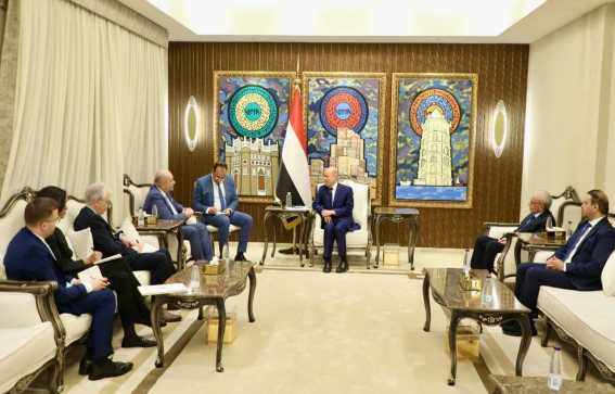 العليمي: السلام يتحقق بردع الحوثيين وليس باسترضائهم