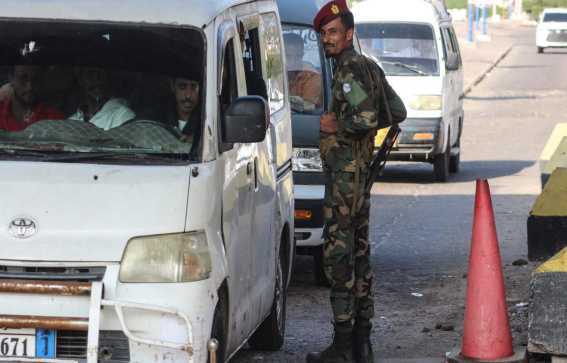 إصابة 5 جنود من جراء هجوم على موقع عسكري في محافظة لحج