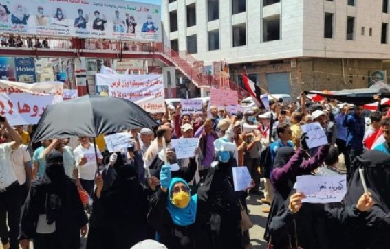 تظاهرة حاشدة في تعز للمطالبة بدعم الجيش وتوفير الخدمات