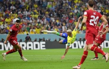 البرازيل تستهل مشوارها في كأس العالم بثنائية في مرمى صربيا