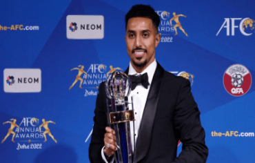 آسيا تتوج عطاءات سالم الدوسري المذهلة بـ«جائزة أفضل لاعب»