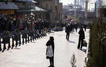 إيران... المرشد والرئيس والشارع