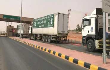 70 شاحنة إغاثية سعودية تعبر منفذ الوديعة الحدودي متوجهة إلى حضرموت