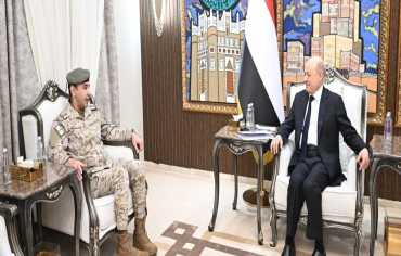 العليمي: ماضون في تعزيز الشراكة العسكرية والاستراتيجية مع السعودية