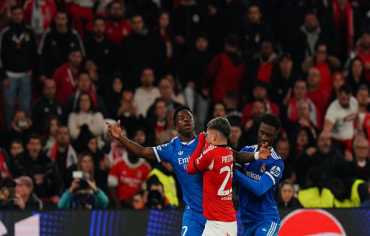 "يويفا" يوقف لاعب بنفيكا مؤقتاً بسبب قضية فينيسيوس.. والتحقيق مستمرّ