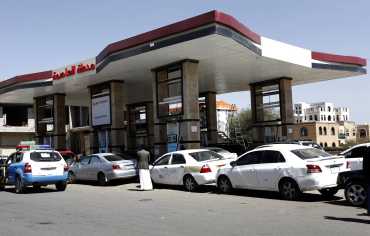 الحوثيون يضاعفون معاناة اليمنيين بزيادة أسعار الوقود