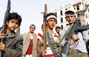 حركة الحوثي حوَّلت أطفالاً متسولين إلى مقاتلين