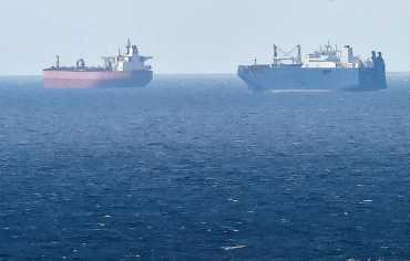البحر الأحمر يُغرق التجارة الدولية: البدائل مكلفة