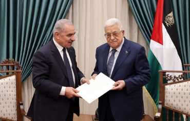 الرئيس الفلسطيني يقبل استقالة الحكومة ويكلفها بتسيير الأعمال