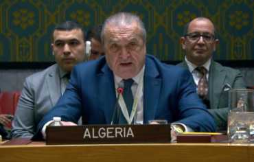 الجزائر: مخطئ من يعتقد أنه يستطيع اقتلاع الفلسطينيين من أرضهم