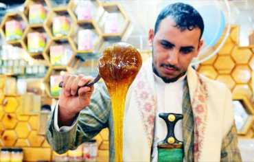 العسل اليمني يفوز بجائزة بلاتينية وذهبيتين في مسابقة لندن الدولية