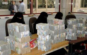 مخاوف من توجه إلى سحب تراخيص بنوك يمنية